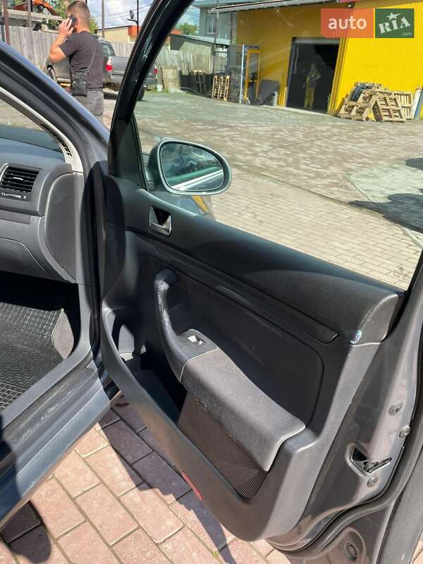 Хэтчбек Volkswagen Golf 2004 в Бориславе