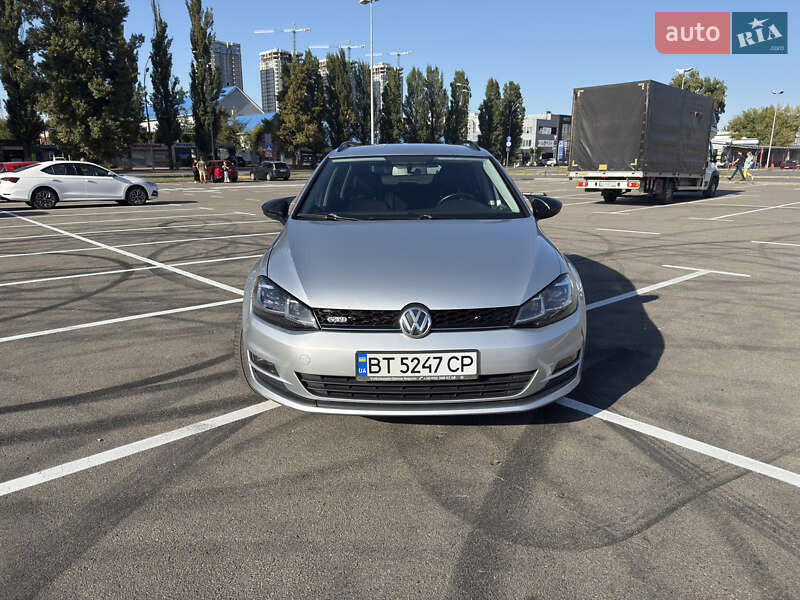 Универсал Volkswagen Golf 2015 в Киеве