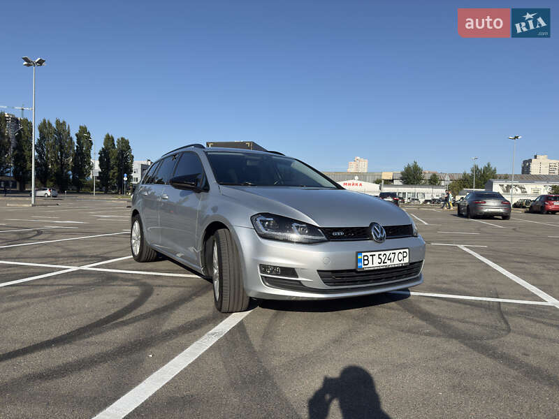 Универсал Volkswagen Golf 2015 в Киеве