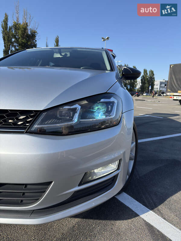 Универсал Volkswagen Golf 2015 в Киеве