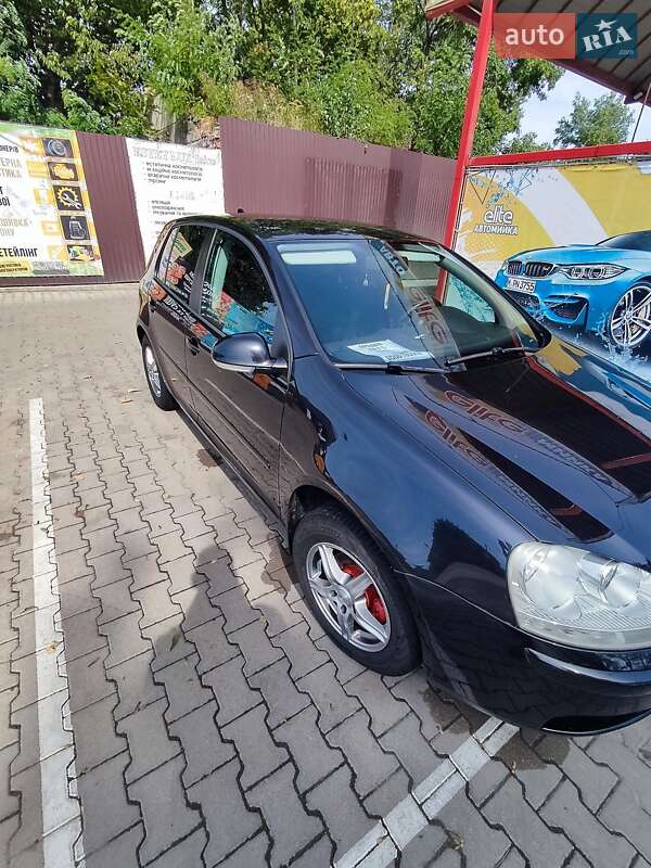 Хэтчбек Volkswagen Golf 2007 в Черновцах