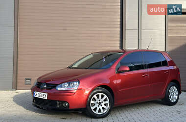 Хэтчбек Volkswagen Golf 2005 в Глыбокой