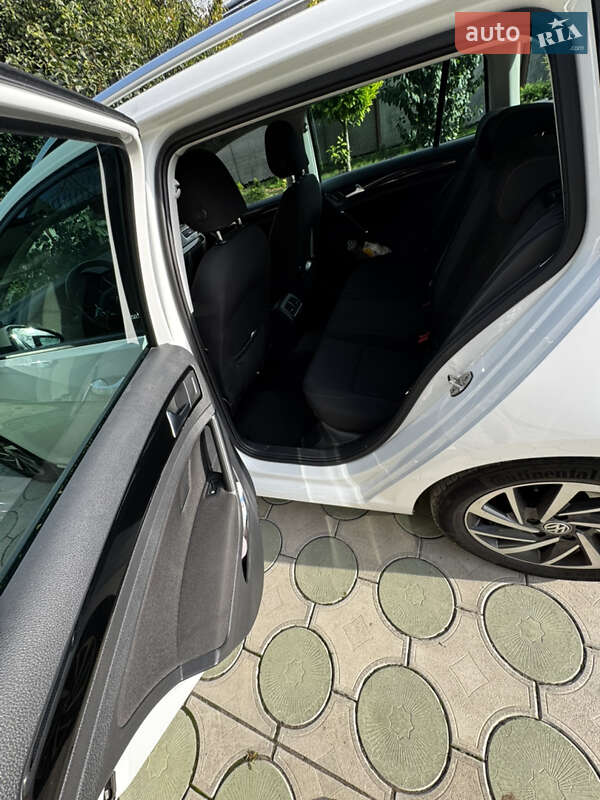 Универсал Volkswagen Golf 2017 в Тернополе