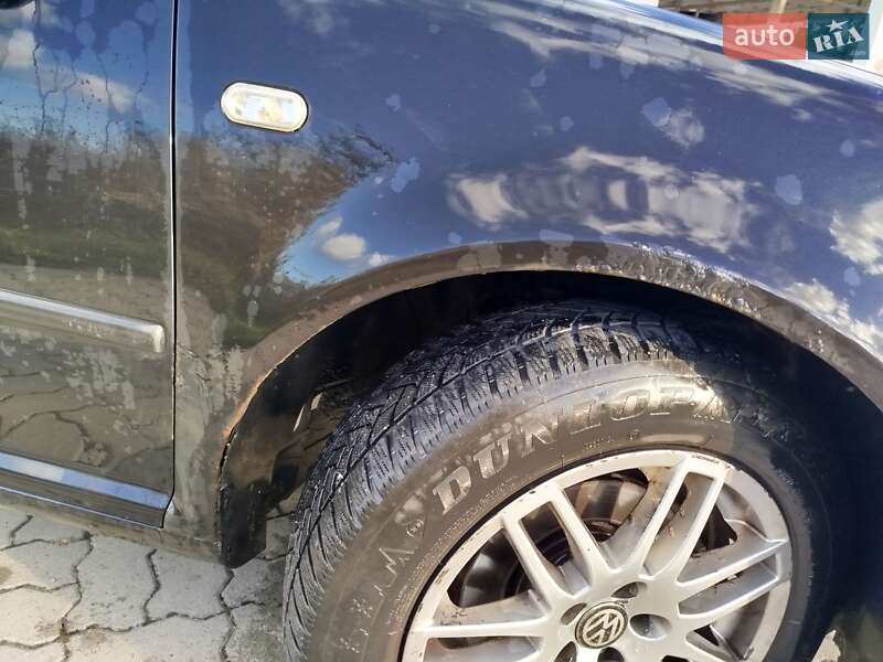 Хэтчбек Volkswagen Golf 2001 в Стрые