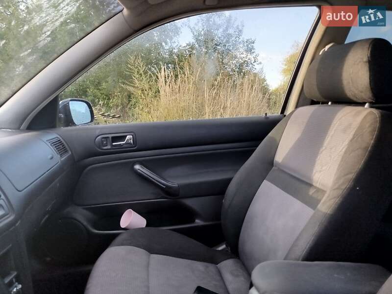 Хэтчбек Volkswagen Golf 2001 в Стрые