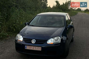 Хетчбек Volkswagen Golf 2004 в Луцьку