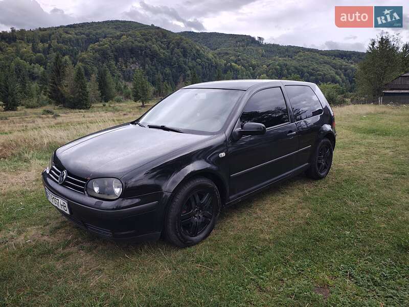 Хэтчбек Volkswagen Golf 2001 в Ивано-Франковске