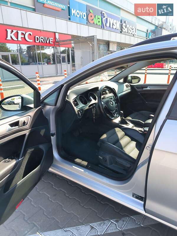 Универсал Volkswagen Golf 2015 в Киеве