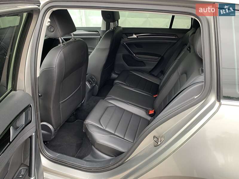 Універсал Volkswagen Golf 2015 в Житомирі