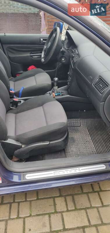 Хэтчбек Volkswagen Golf 2000 в Луцке