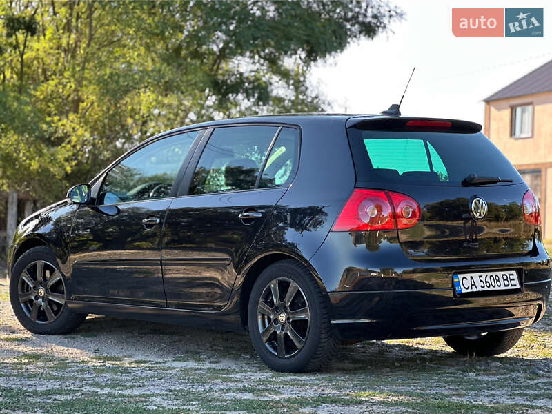 Хетчбек Volkswagen Golf 2008 в Звенигородці