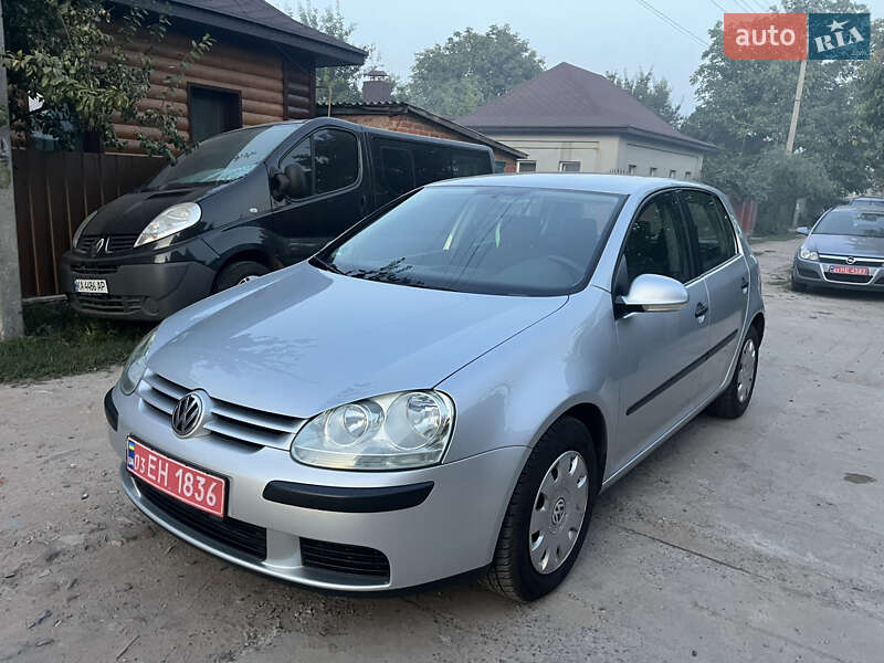 Хетчбек Volkswagen Golf 2004 в Охтирці