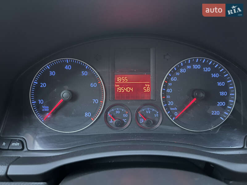 Хетчбек Volkswagen Golf 2004 в Охтирці