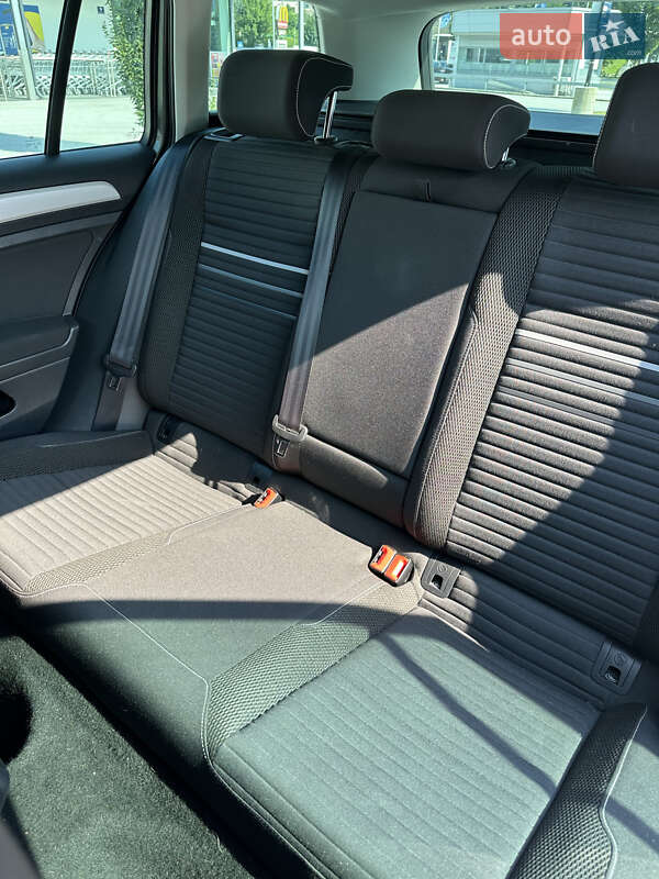 Універсал Volkswagen Golf 2014 в Житомирі