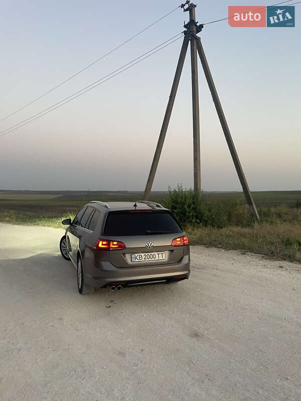 Универсал Volkswagen Golf 2015 в Песчанке