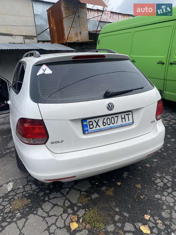 Универсал Volkswagen Golf 2011 в Староконстантинове