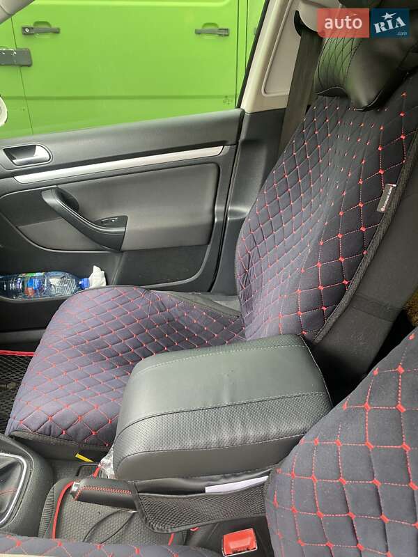 Универсал Volkswagen Golf 2011 в Староконстантинове