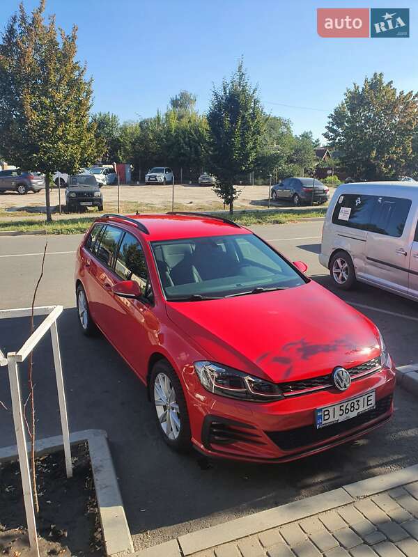 Універсал Volkswagen Golf 2017 в Полтаві
