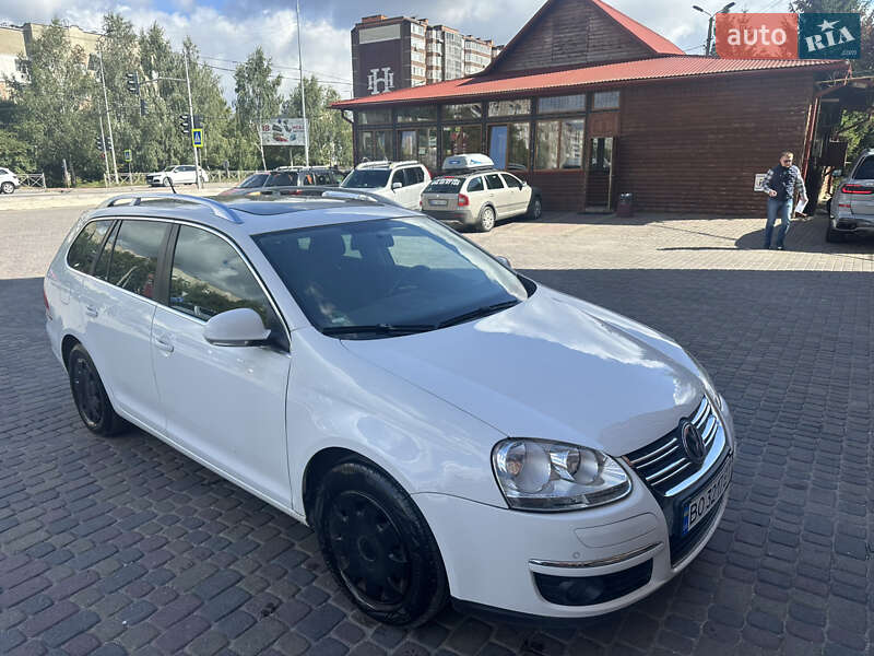 Універсал Volkswagen Golf 2009 в Тернополі