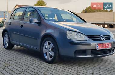 Хетчбек Volkswagen Golf 2004 в Нововолинську