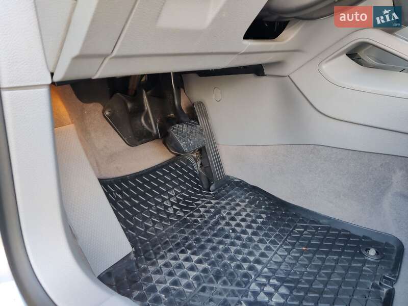 Хэтчбек Volkswagen Golf 2004 в Нововолынске