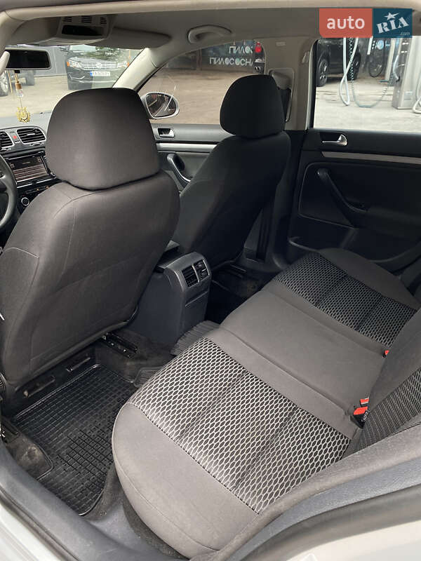 Универсал Volkswagen Golf 2011 в Киеве