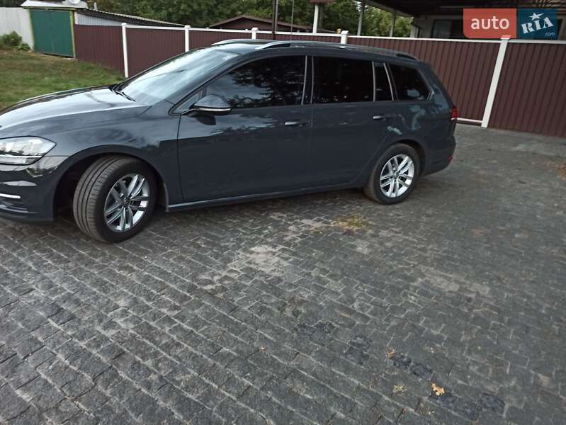 Универсал Volkswagen Golf 2018 в Гадяче