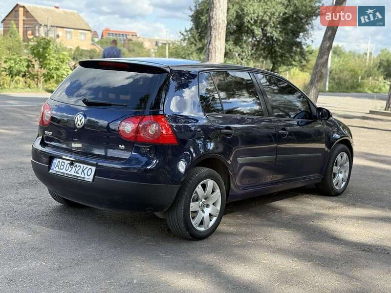 Хэтчбек Volkswagen Golf 2004 в Виннице
