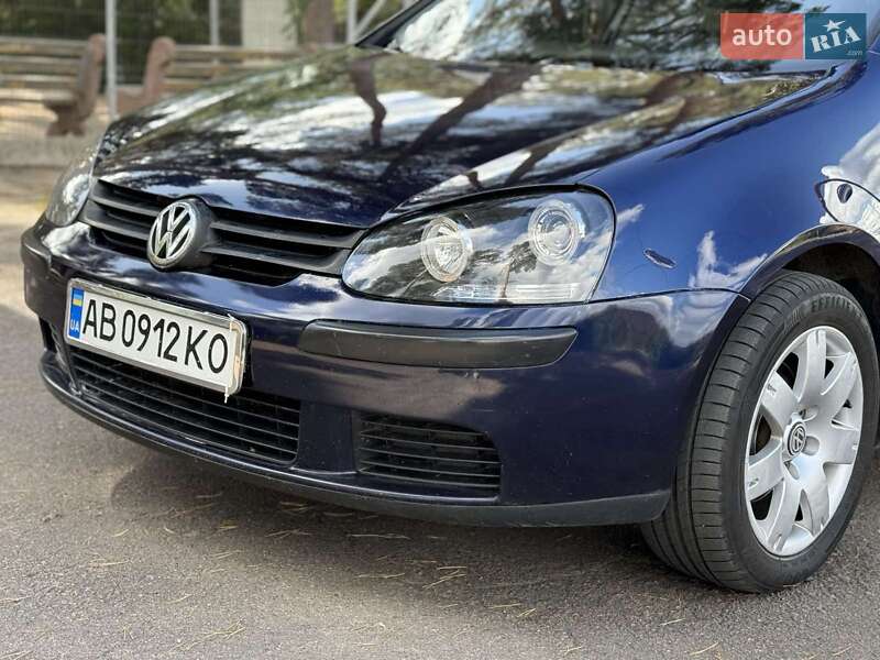 Хэтчбек Volkswagen Golf 2004 в Виннице