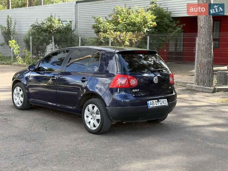 Хэтчбек Volkswagen Golf 2004 в Виннице