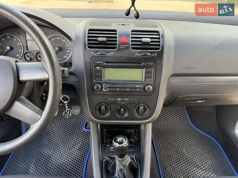 Хэтчбек Volkswagen Golf 2004 в Виннице