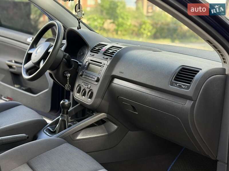 Хэтчбек Volkswagen Golf 2004 в Виннице