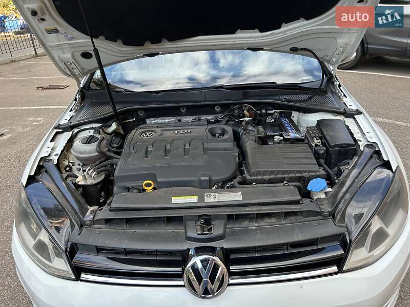 Универсал Volkswagen Golf 2015 в Ирпене