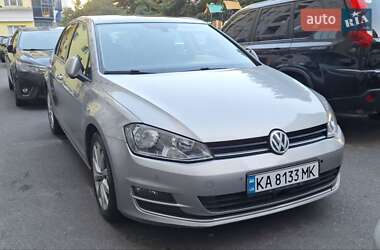 Хэтчбек Volkswagen Golf 2015 в Киеве