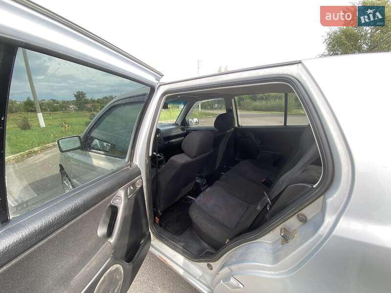 Хэтчбек Volkswagen Golf 1996 в Ровно