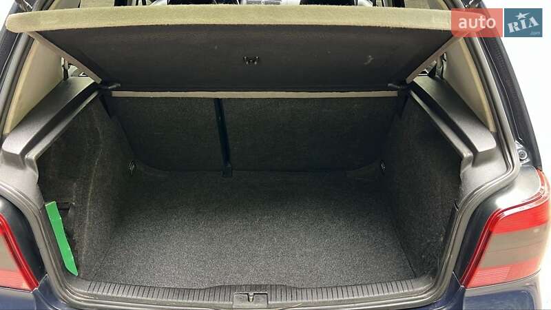 Хэтчбек Volkswagen Golf 2001 в Казатине