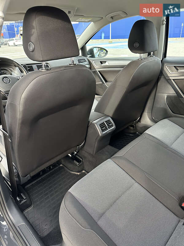 Універсал Volkswagen Golf 2016 в Вінниці