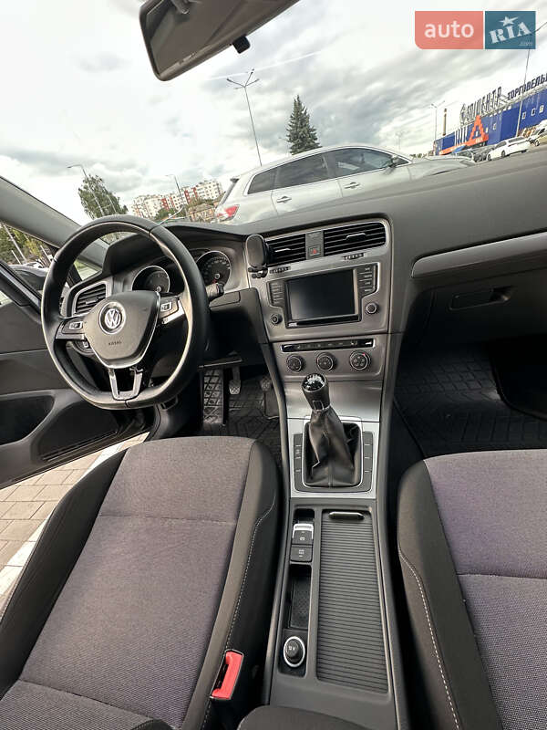 Універсал Volkswagen Golf 2016 в Вінниці