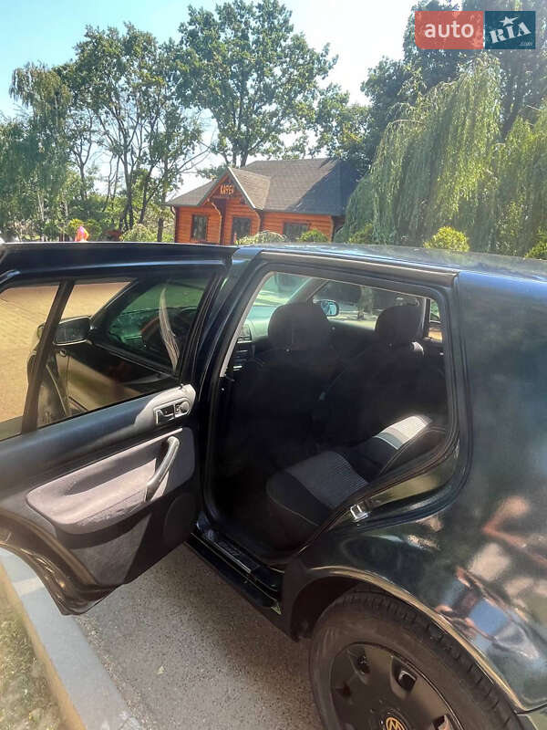 Хетчбек Volkswagen Golf 1999 в Чернівцях