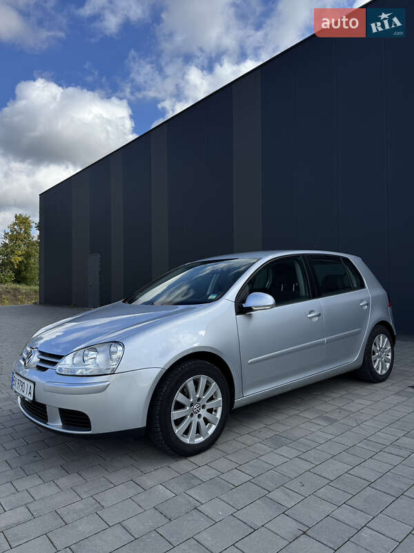 Хетчбек Volkswagen Golf 2005 в Хмельницькому