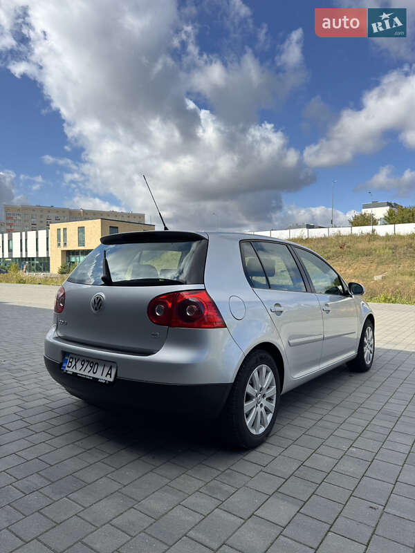 Хетчбек Volkswagen Golf 2005 в Хмельницькому