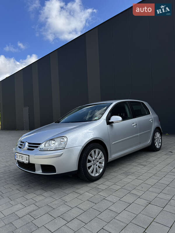 Хетчбек Volkswagen Golf 2005 в Хмельницькому
