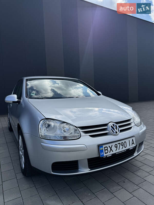 Хетчбек Volkswagen Golf 2005 в Хмельницькому