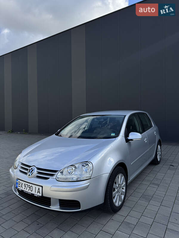 Хетчбек Volkswagen Golf 2005 в Хмельницькому