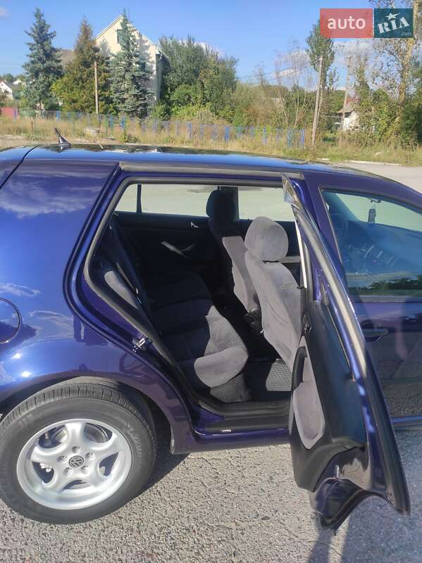 Хэтчбек Volkswagen Golf 2000 в Тернополе