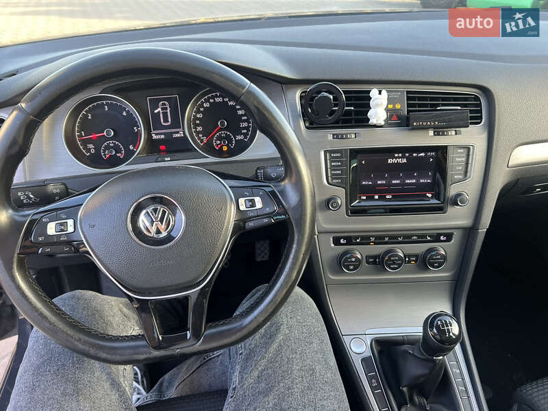 Універсал Volkswagen Golf 2014 в Тернополі