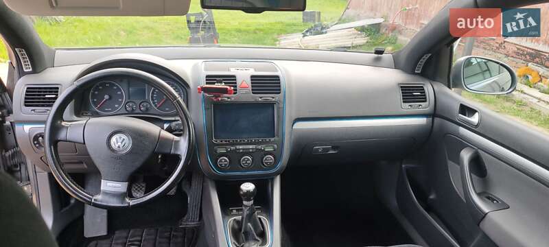 Хэтчбек Volkswagen Golf 2007 в Сновске