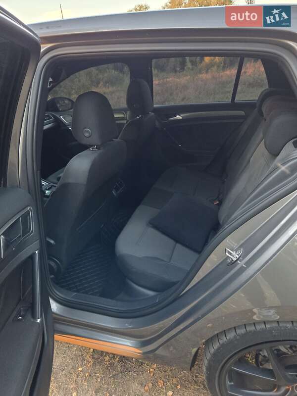 Хетчбек Volkswagen Golf 2013 в Пирятині