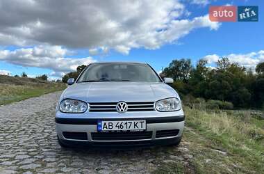 Хэтчбек Volkswagen Golf 2001 в Житомире
