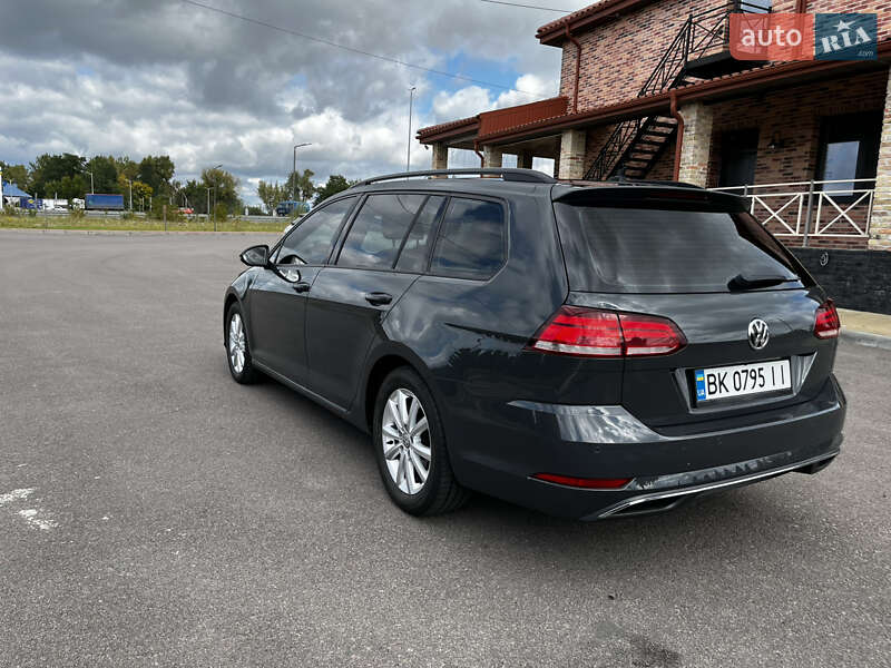 Универсал Volkswagen Golf 2017 в Ровно